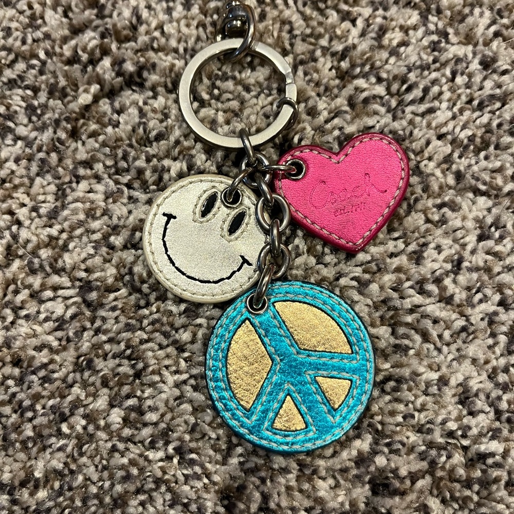 Coach Poppy Peace, Love, Happiness charm